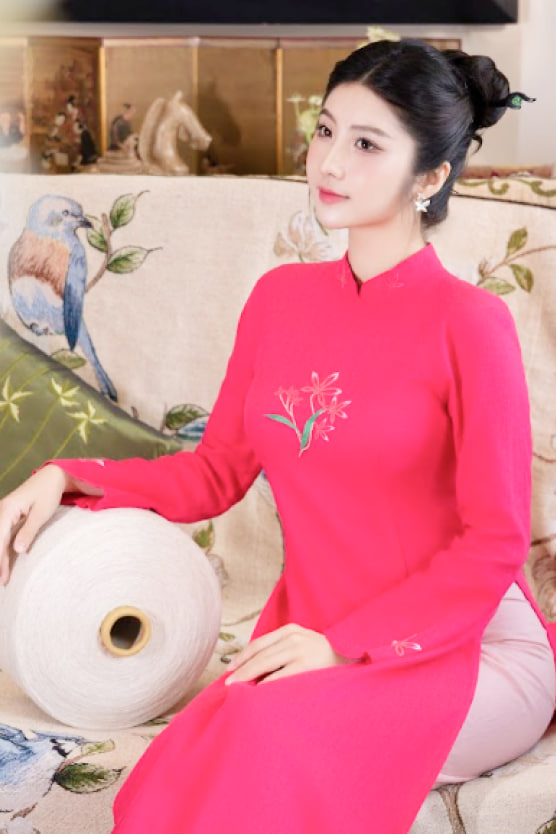 Áo dài thêu tay cao cấp làm từ sợi chuối